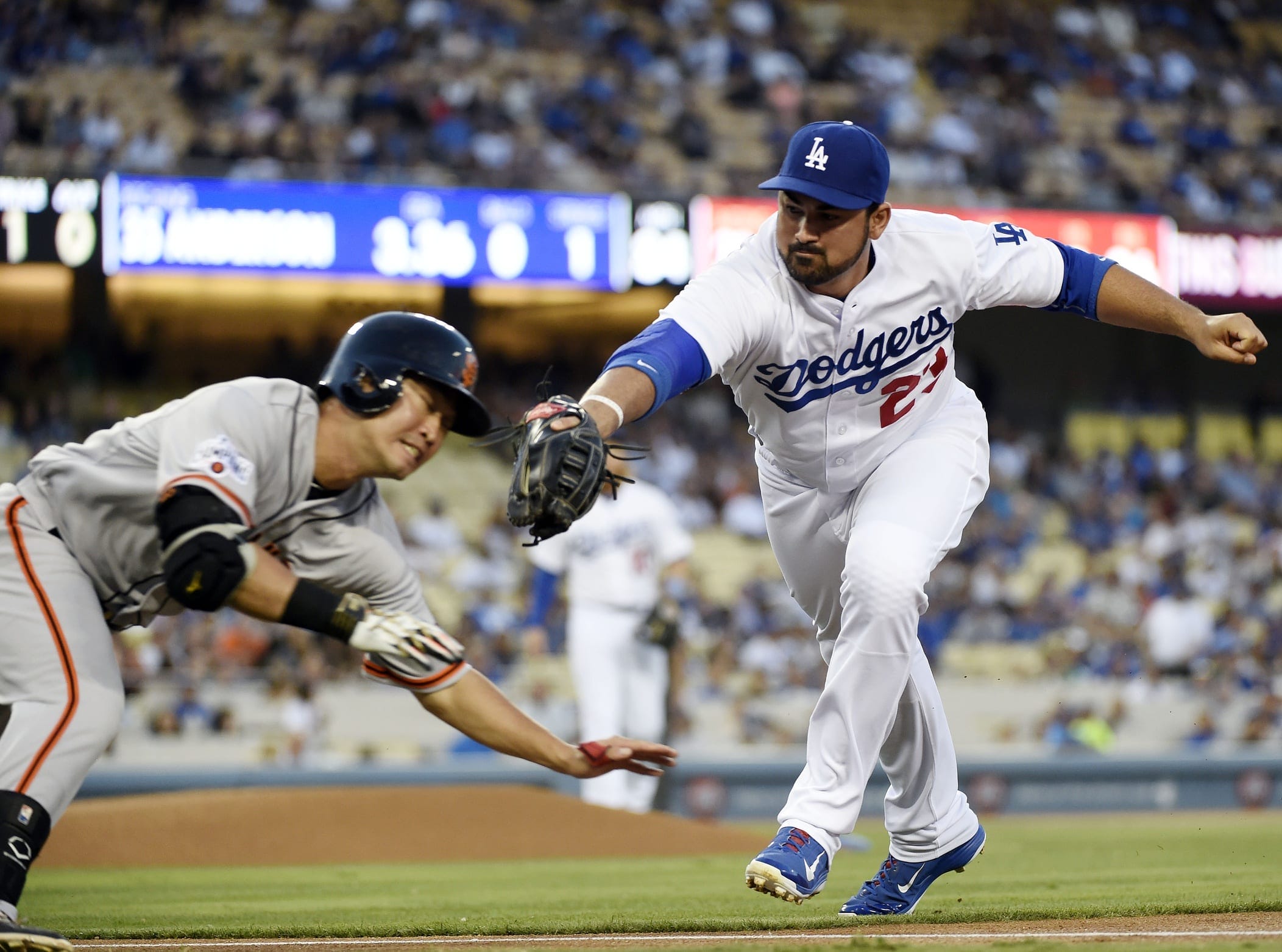 Dodgers News: Adrian Gonzalez Named Finalist For 2015 Gold Glove Award