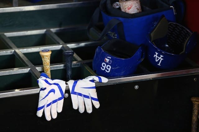 Dodgers-batting-gloves-bat-rack-helmet