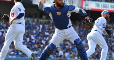 Los Angeles Dodgers Russell Martin, Hyun-Jin Ryu and Justin Turner play a sacrifice bunt