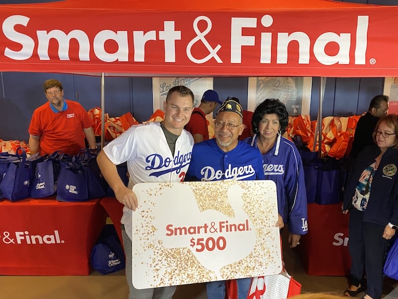 Los Angeles Dodgers outfielder presents a Smart & Final gift card during a Thanksgiving giveaway
