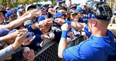 Gavin Lux, Dodgers fans, autographs, 2020 Spring Training