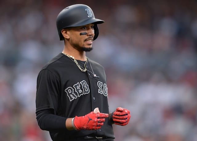 Mookie Betts Exits Dodgers' Game - MLB Trade Rumors