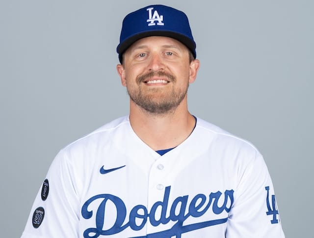 Dodgers activate Yasmani Grandal, return Chris Heisey to minors