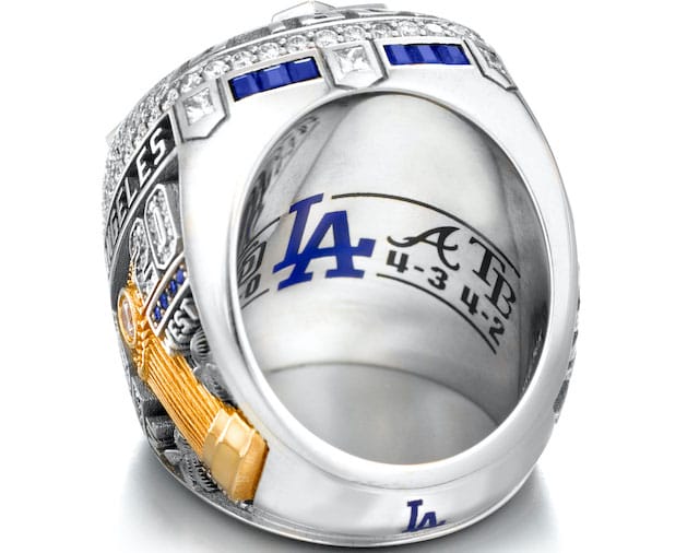 Vin Scully receives Dodgers championship ring