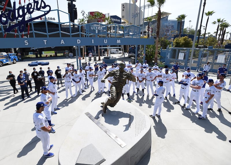 Dave Roberts, Justin Turner, Los Angeles Dodgers, Jackie Robinson statue, 2021 Jackie Robinson Day