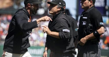 Gabe Kapler ejected, umpires