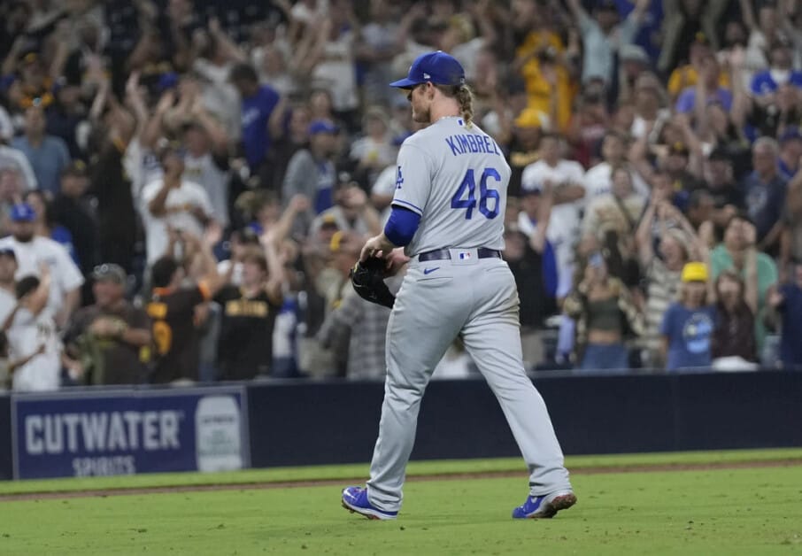GOOSE ON FIELD is Craig Kimbrel, who gonna tell him he's cut from Playoffs Roster? LET IT GO, MAN π