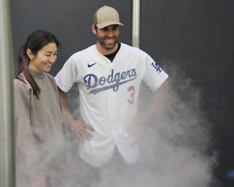 2023 Dodgers Love L.A. Community Tour: Chris Taylor And Wife Mary Visit  Discovery Cube