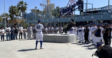 Jason Heyward, Dodgers, Cubs, Jackie Robinson Day, Jackie Robinson statue