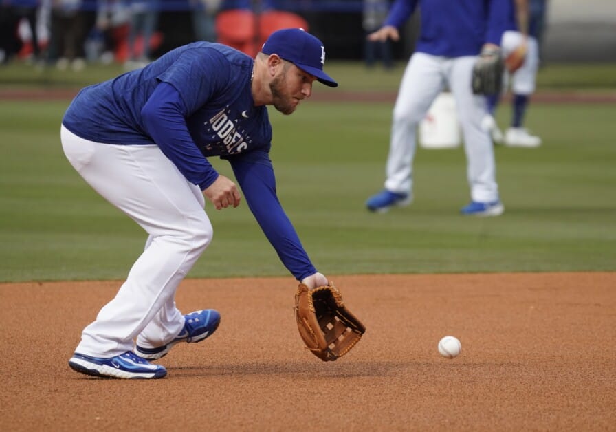 Dodgers news: Max Muncy is thriving on defense, but LA fielding