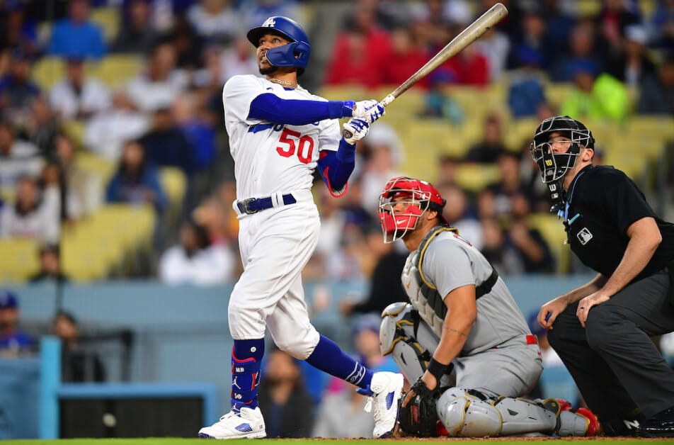 Mookie Betts hits 33rd homer in Dodgers' rout