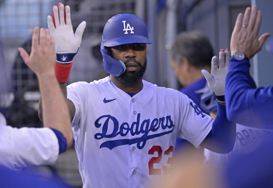 J.D. Martinez homers as Dodgers beat Nationals