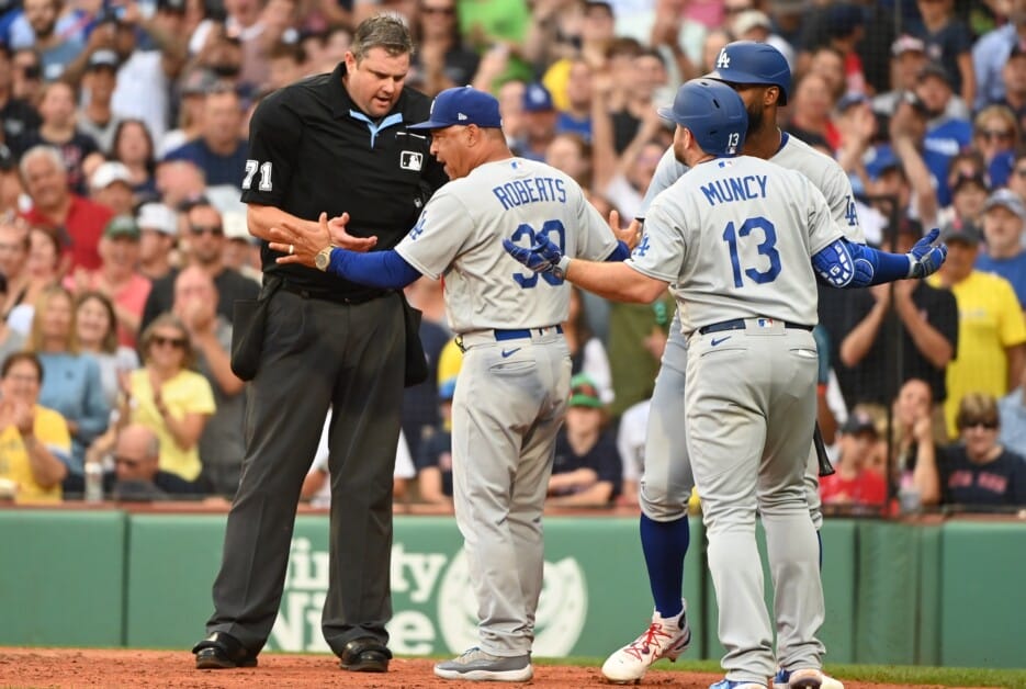 Los Angeles Dodgers' Max Muncy apologizes after quick reaction to