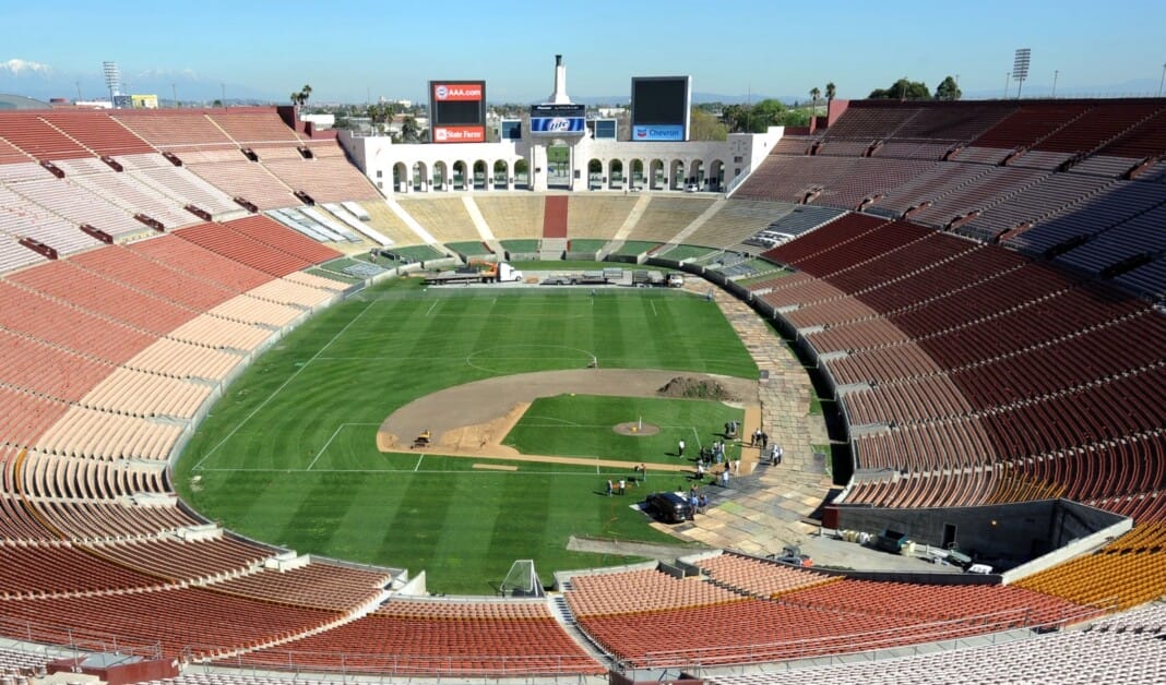 This Day In Dodgers History: L.A. Beats Giants In First Game At Coliseum -  Dodger Blue