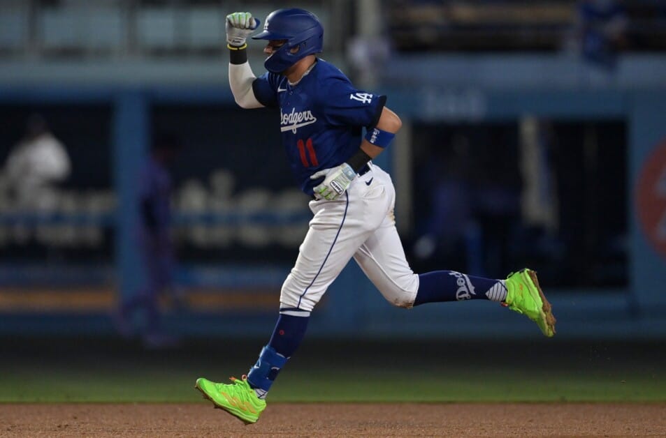 Dodgers extend winning streak over Padres on J.D. Martinez homer