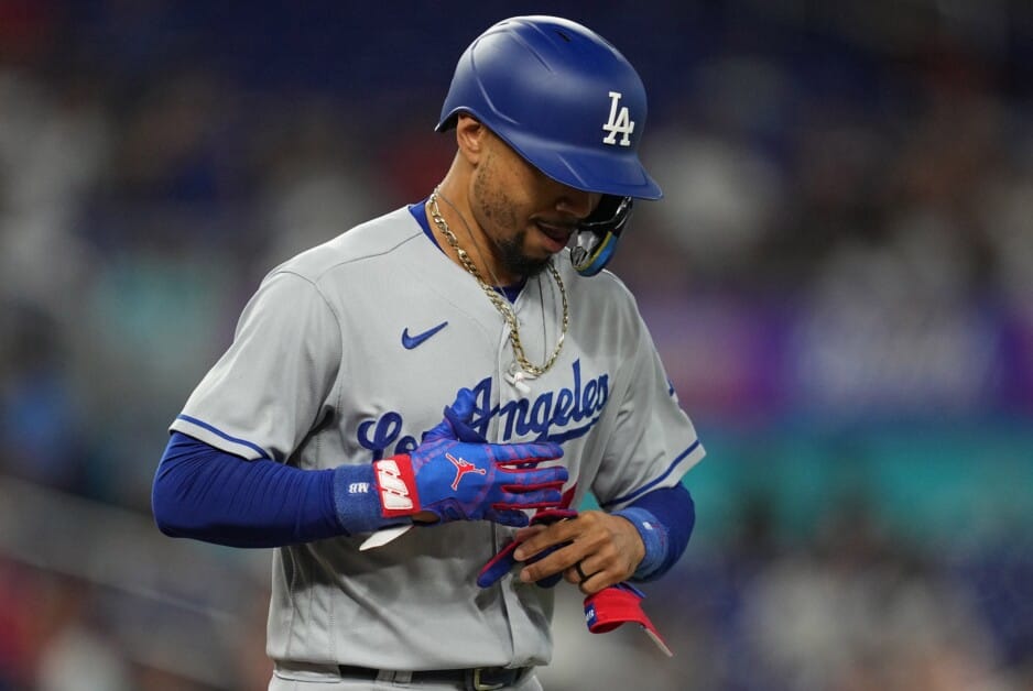 Dodger Blue on X: #Dodgers have Gold Glove Award finalists in Mookie  Betts, Freddie Freeman and David Peralta.    / X