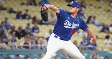 Brusdar Graterol reunites with mom, helps pitch Dodgers to win