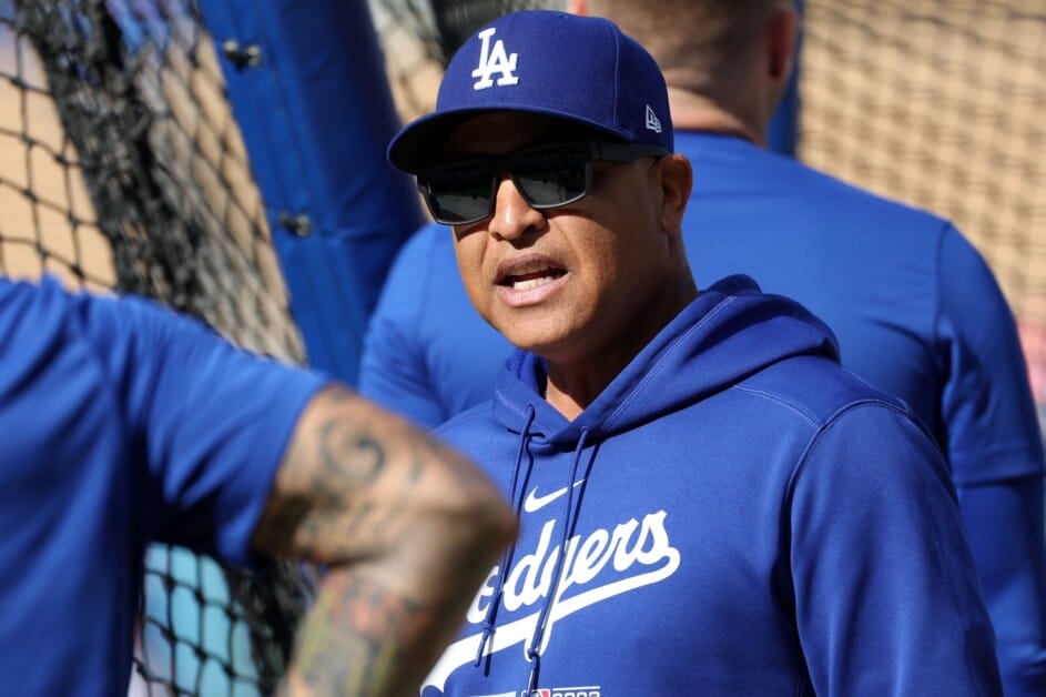 Los Angeles Dodgers manager Dave Roberts signs 3-year extension 