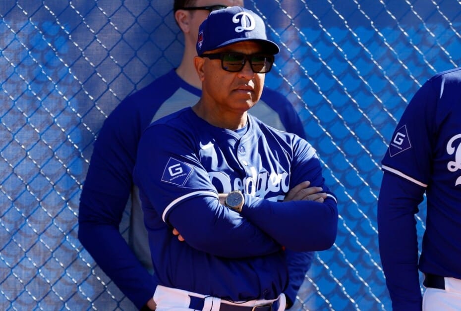 Dave Roberts, Guggenheim logo jersey patch, Dodgers uniform patch, Dodgers workout, 2024 Spring Training